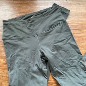 Grey ankle length workout legging